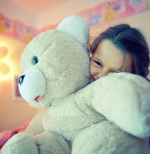 Mädchen mit Teddy