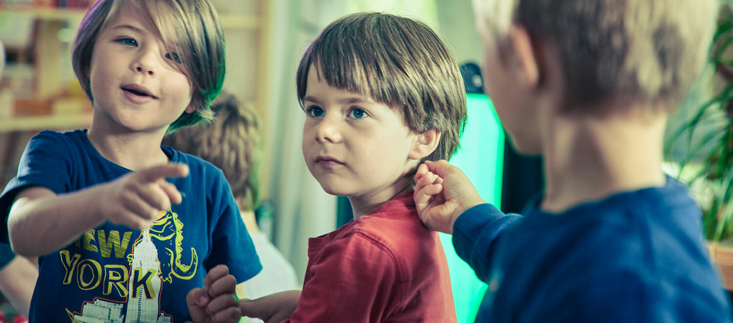 Kinder tanzen zur Musik